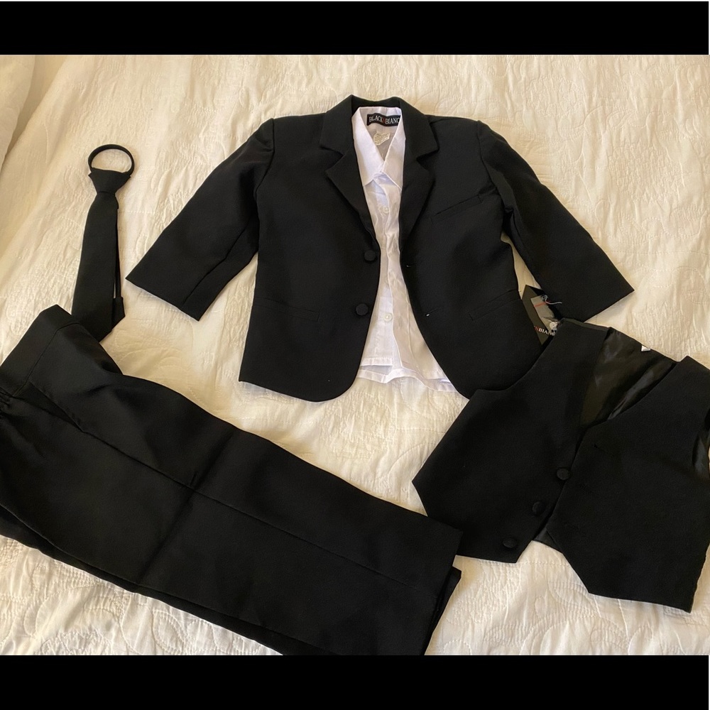 Toddler Boy’s Suit!!